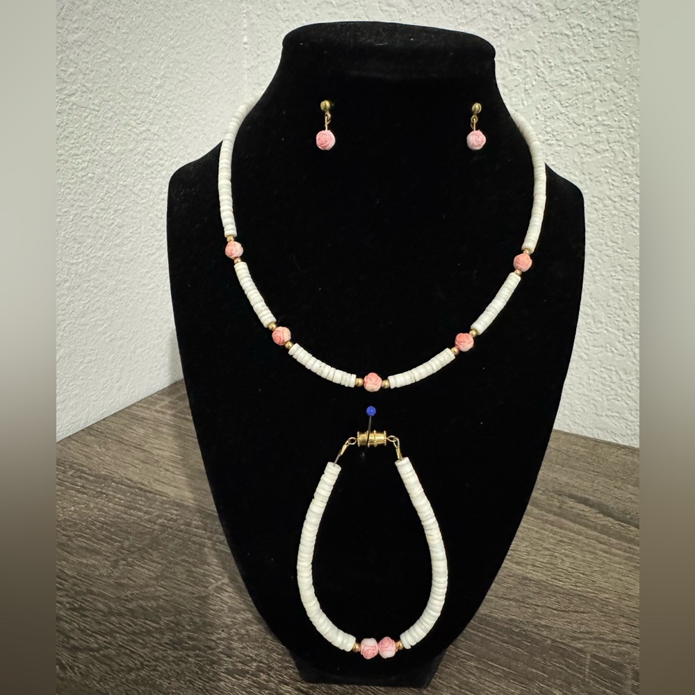 Vintage Women’s Polished Puka Shell Coral Beading Set